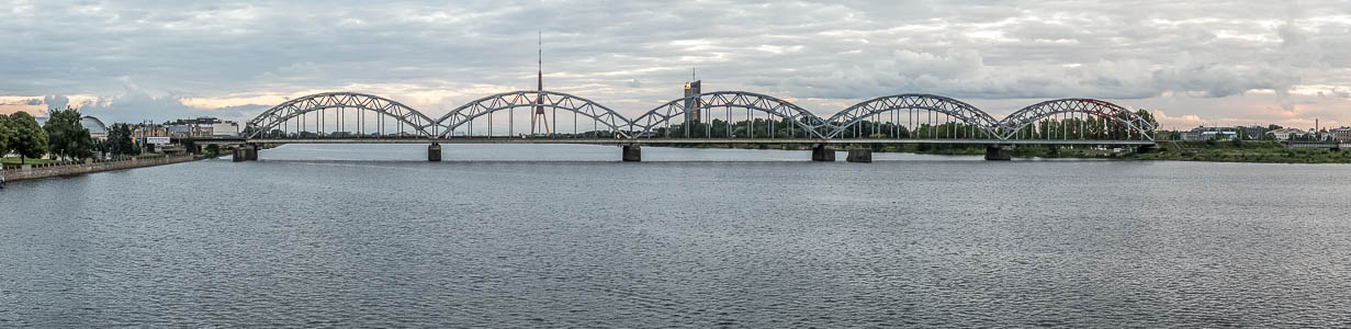 Riga Eisenbahnbrücke, Düna (Daugava)