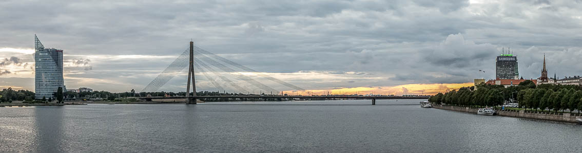 Blick von der Steinbrücke: Düna (Daugava) Riga