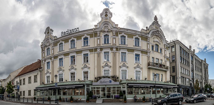 Vilnius Altstadt: Rathausplatz mit dem Radisson Blu Astorija Hotel