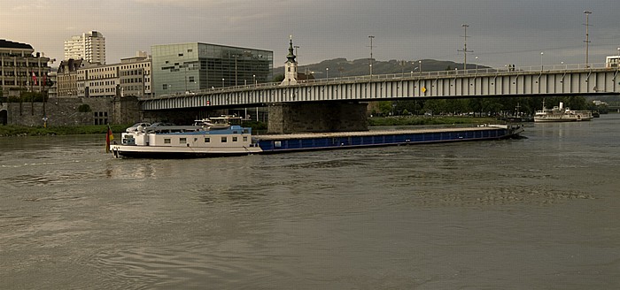 Donau, Neues Rathaus, Ars Electronica Center, Stadtpfarrkirche Uhrfahr, Nibelungenbrücke Linz