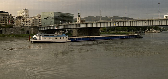 Linz Donau, Neues Rathaus, Ars Electronica Center, Stadtpfarrkirche Uhrfahr, Nibelungenbrücke