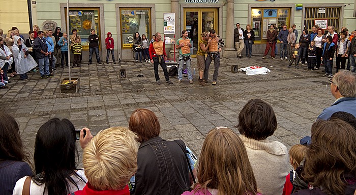 Linz Altstadtviertel: Hauptplatz - Pflasterspektakel