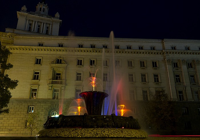 Sofia Atanas-Burov-Platz: Brunnen Ehem. Hauptsitz der Bulg. Kommunistischen Partei
