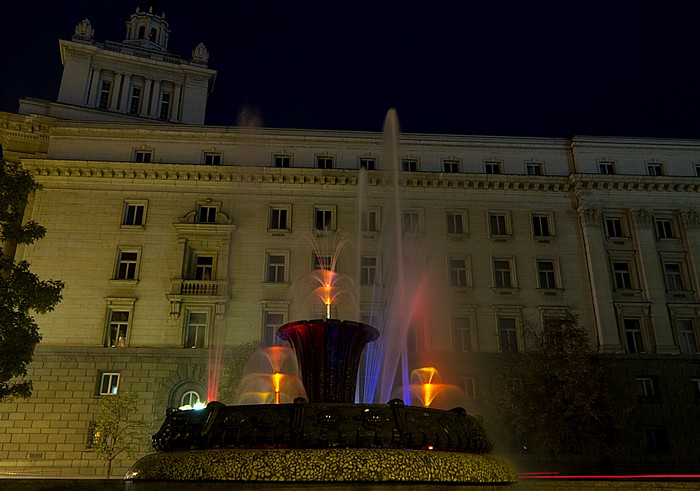 Atanas-Burov-Platz: Brunnen Sofia