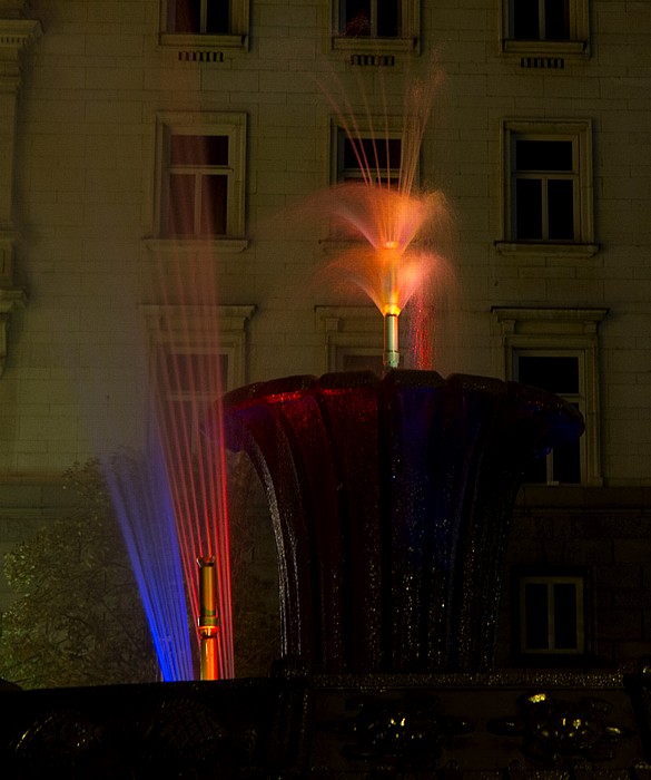 Sofia Atanas-Burov-Platz: Brunnen Ehem. Hauptsitz der Bulg. Kommunistischen Partei