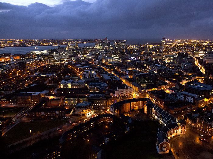 Blick vom Turm der Liverpool Cathedral: Stadtzentrum