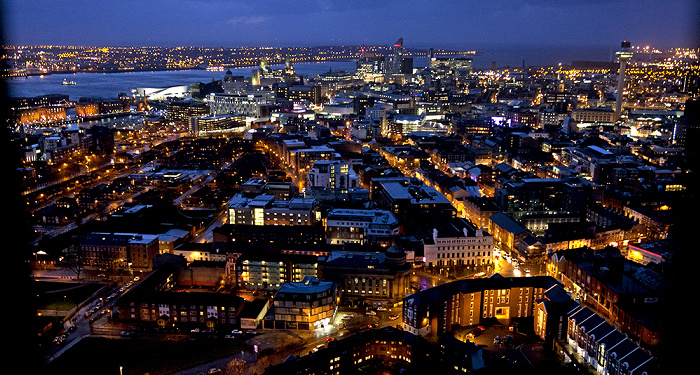 Blick vom Turm der Liverpool Cathedral: Stadtzentrum