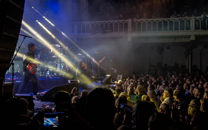 Paradiso: Simple Minds Amsterdam Charlie Burchill (guitar), Jim Kerr (vocals), Ged Grimes (bass)