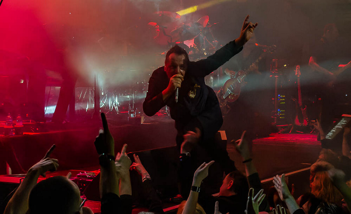 Amsterdam Paradiso: Simple Minds - Jim Kerr (vocals)