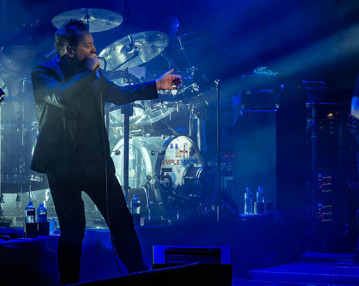 Amsterdam Paradiso: Simple Minds - Jim Kerr (vocals)