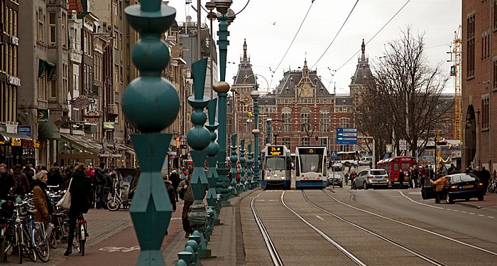 Amsterdam Centrum: Damrak Bahnhof Amsterdam Centraal