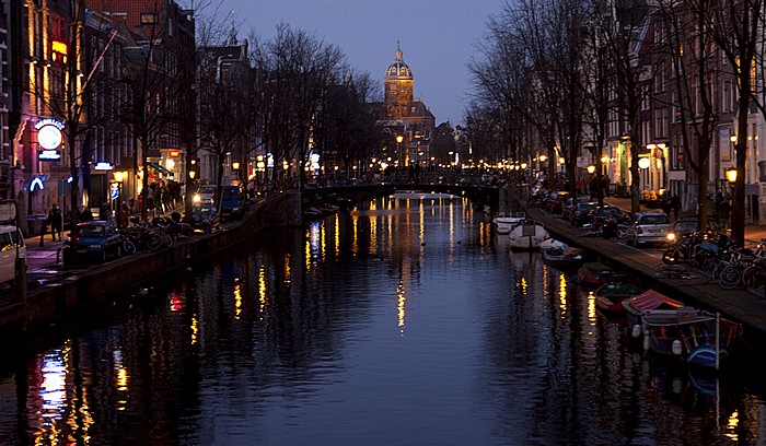 Centrum: De Wallen - Oudezijds Voorburgwal Amsterdam