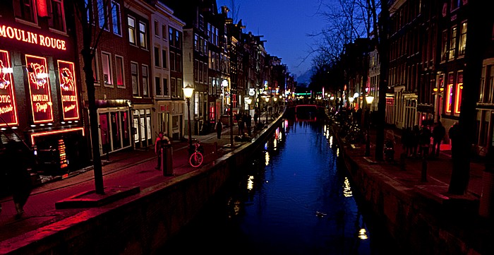 Centrum: De Wallen - Oudezijds Achterburgwal Amsterdam
