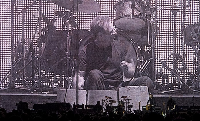 München Olympiahalle: Bryan Adams - Mickey Curry (drums)