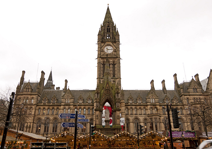 Albert Square mit Weihnachtsmarkt, Manchester Town Hall Manchester