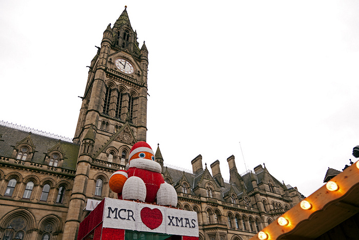 Albert Square mit Weihnachtsmarkt, Manchester Town Hall