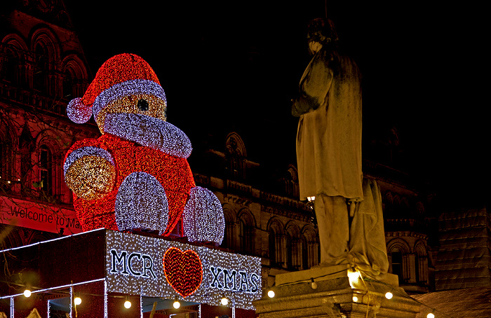 Albert Square mit Weihnachtsmarkt und John-Bright-Denkmal Manchester