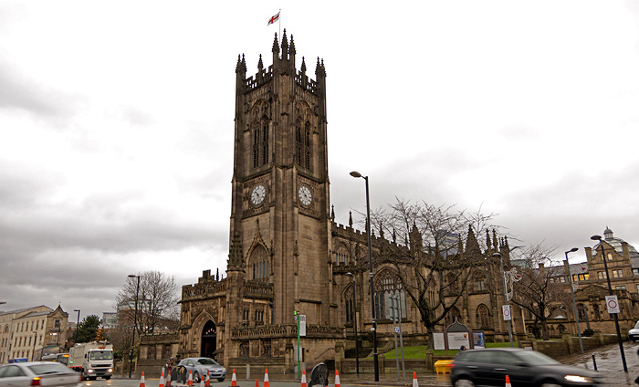 Victoria Street: Manchester Cathedral