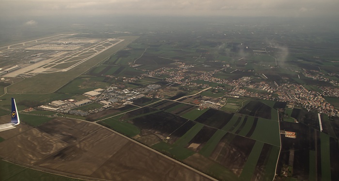 Bayern - Landkreis Freising: Hallbergmoos Luftbild aerial photo