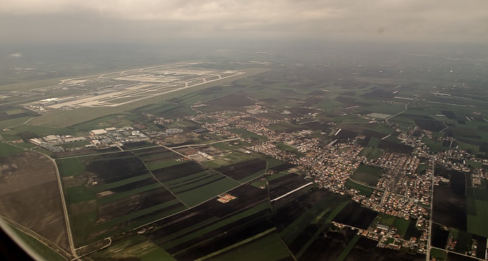 Bayern - Landkreis Freising: Hallbergmoos Luftbild aerial photo