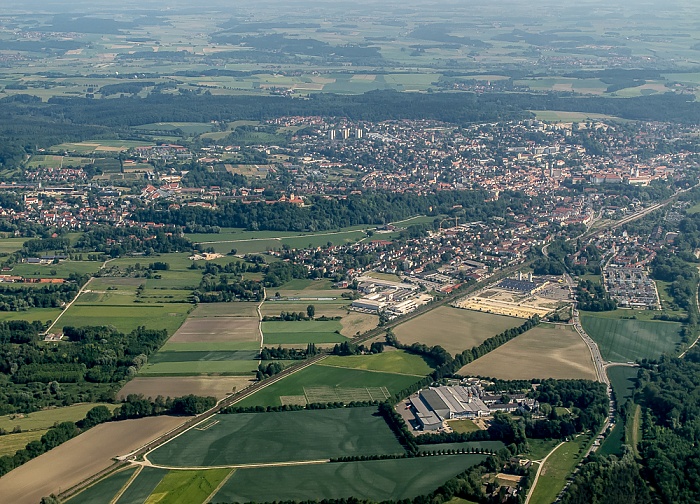 Bayern - Landkreis Freising: Freising Bahnstrecke München - Regensburg Luftbild aerial photo