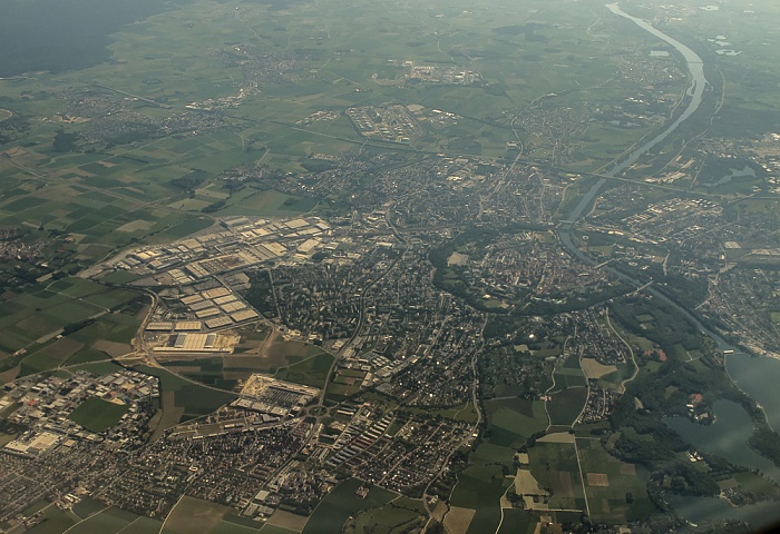 Ingolstadt Audi-Werk (links), Altstadt Bundesautobahn A 9 Donau Luftbild aerial photo