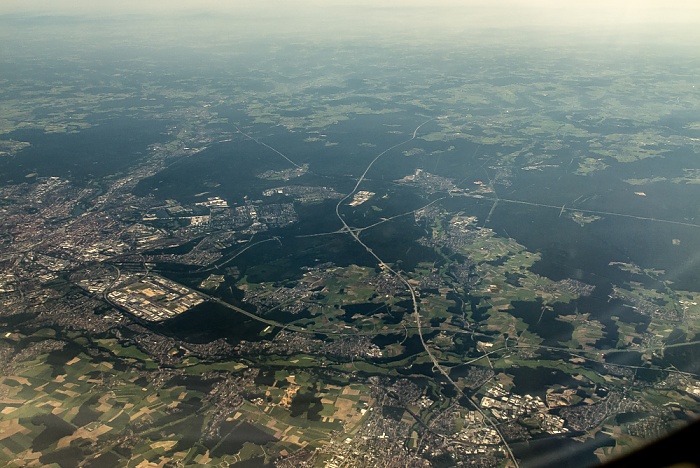 Bayern - Landkreis Roth: Bundesautobahn A 6 mit dem Autobahnkreuz Nürnberg-Süd (Bundesautobahn A 73) in der Bildmitte Bundesautobahn A 9 Luftbild aerial photo