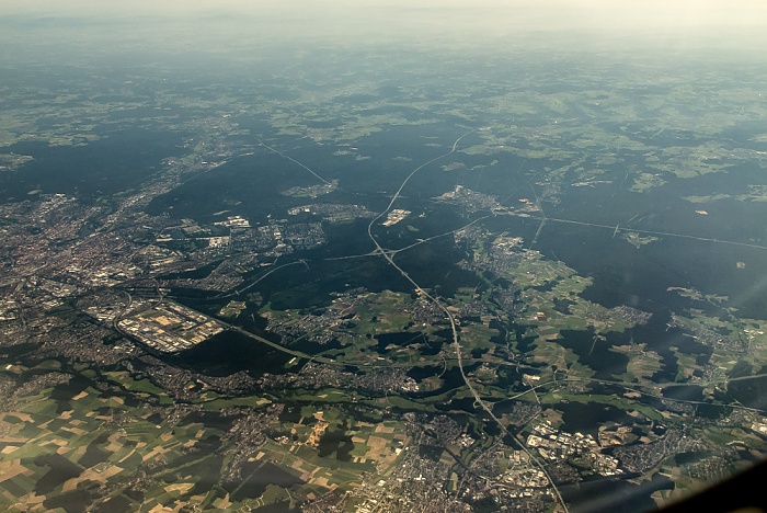 Bayern - Landkreis Roth: Bundesautobahn A 6 mit dem Autobahnkreuz Nürnberg-Süd (Bundesautobahn A 73) in der Bildmitte Landkreis Roth