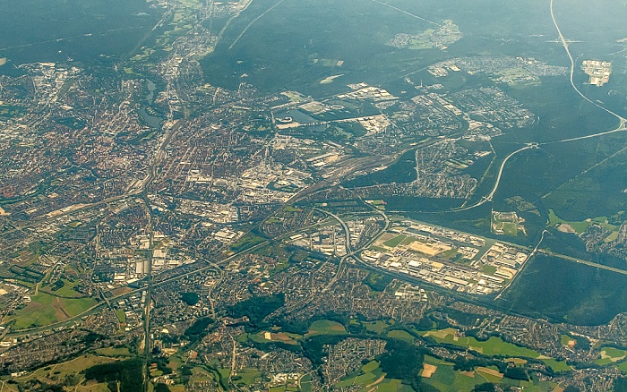 Nürnberg Altstadt Autobahnkreuz Nürnberg-Ost Bundesautobahn A 6 Bundesautobahn A 73 Bundesautobahn A 9 Frankenstation Großer Dutzendteich Hafen Nürnberg Kongresshalle Main-Donau-Kanal Reichsparteitagsgelände Südwesttangente Wöhrder See Zeppelinfeld Luftbild aerial photo