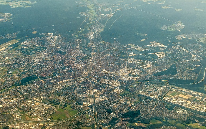 Nürnberg Altstadt Autobahnkreuz Nürnberg Bundesautobahn A 3 Bundesautobahn A 73 Bundesautobahn A 9 Flughafen Nürnberg Frankenstation Großer Dutzendteich Hafen Nürnberg Kongresshalle Reichsparteitagsgelände Südwesttangente Wöhrder See Zeppelinfeld Luftbild aerial photo