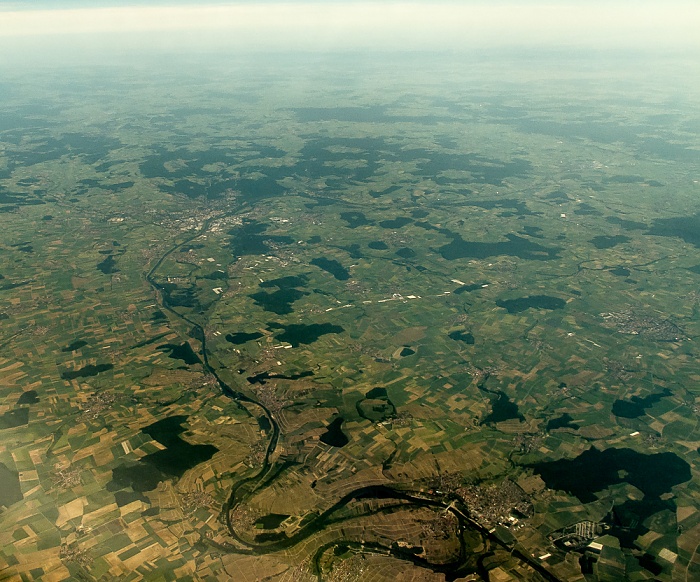 Bayern (Unterfranken) - Landkreis Kitzingen: Main Volkach Luftbild aerial photo