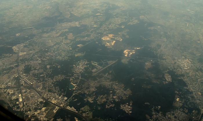 Provinz Limburg (Belgien) Flandern - Provinz Limburg Albertkanaal Autobahn A2 Genk Maasmechelen Waterplas Papendaalheide Zutendaal Air Base Luftbild aerial photo