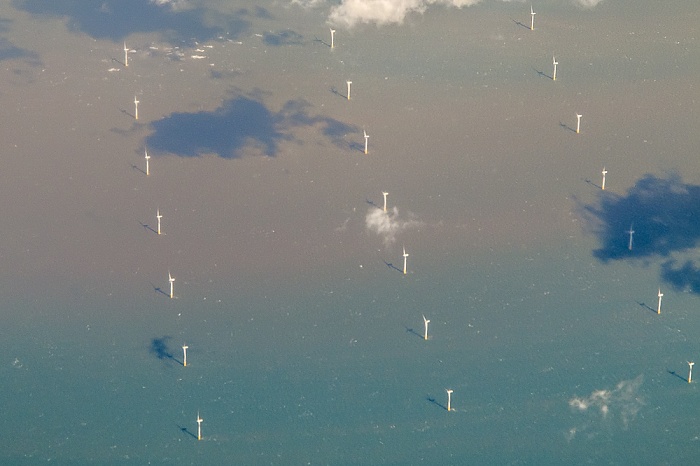 England Ärmelkanal (English Channel): Offshore-Windkraftanlagen Luftbild aerial photo