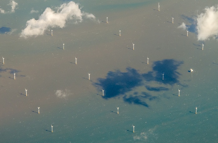 England Ärmelkanal (English Channel): Offshore-Windkraftanlagen Luftbild aerial photo