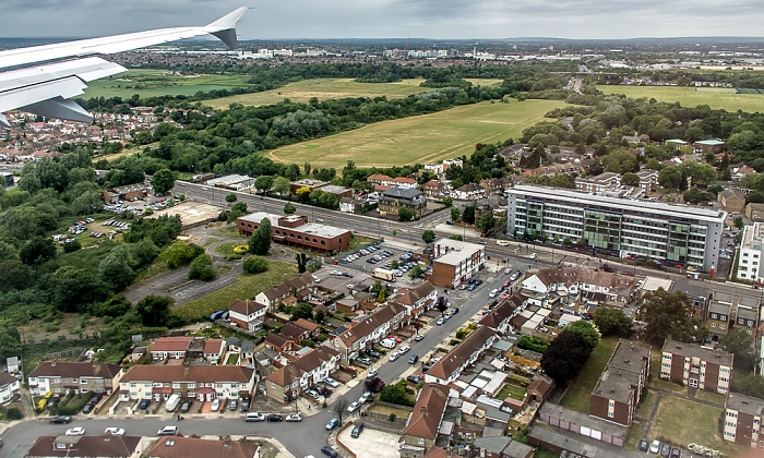London Borough of Hounslow: Cranford - A4 road und Heathrow House Luftbild aerial photo