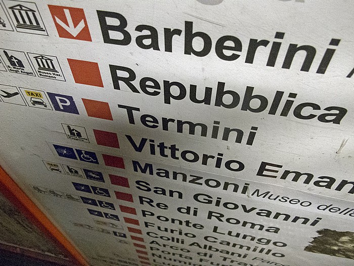 Metropolitana di Roma: Station Barberini - Fontana di Trevi Rom