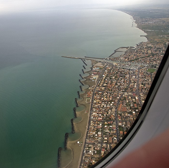 Latium - Tyrrhenische Meer (Mittelmeer), Fiumicino Luftbild aerial photo