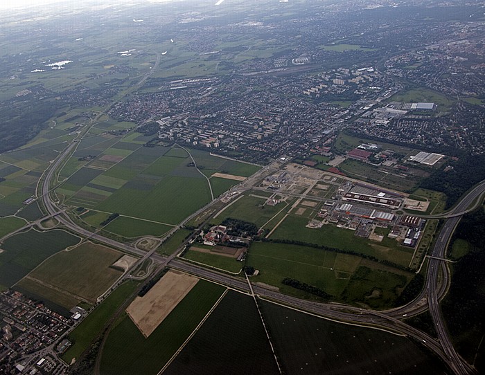 München Aubing-Lochhausen-Neuwied: Autobahnring A 99 (Westumfahrung) und Autobahn A 96 Bundesautobahn A 9 Bundesautobahn A 96 Freiham Luftbild aerial photo