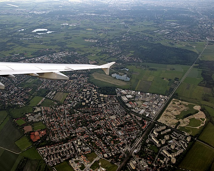 Bayern - Landkreis Fürstenfeldbruck: Gröbenzell (links), Puchheim Luftbild aerial photo