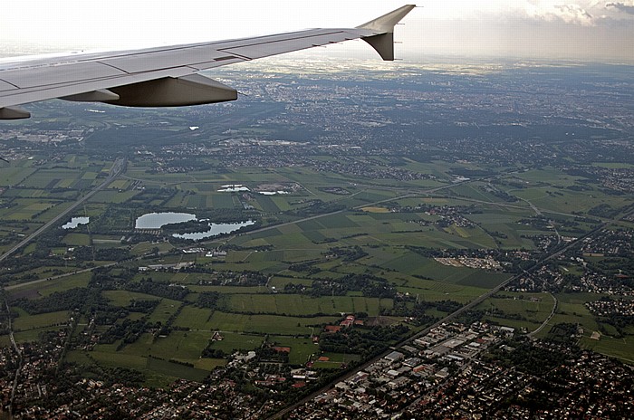 Bayern - Landkreis Fürstenfeldbruck (unten) / Landkreis Dachau (links oben) / München (rechts oben) Gröbenzell Luftbild aerial photo