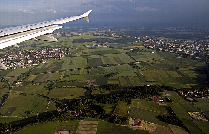 Bayern - Landkreis Freising (links) / Landkreis München: Eching, Hollerner See, Unterschleißheim Bundesautobahn A 92 Luftbild aerial photo