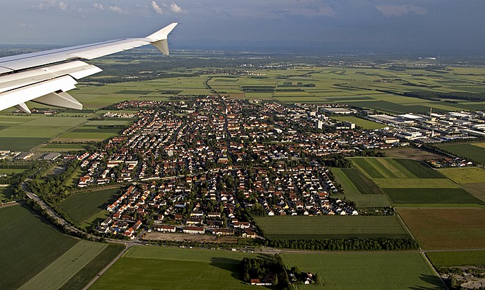 Bayern - Landkreis Freising: Neufahrn bei Freising Luftbild aerial photo