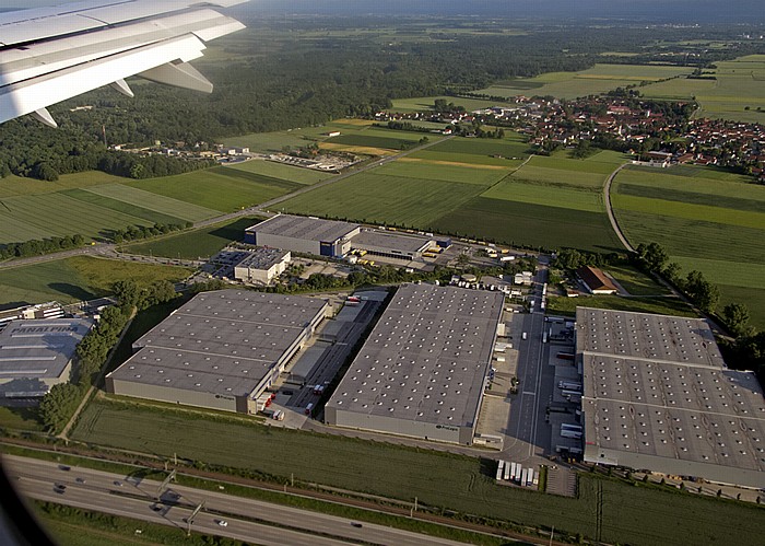 Bayern - Landkreis Freising: Mintraching - Logistikpark Römerpark Gewerbegebiet Logistikpark Römerweg Isarauen Luftbild aerial photo