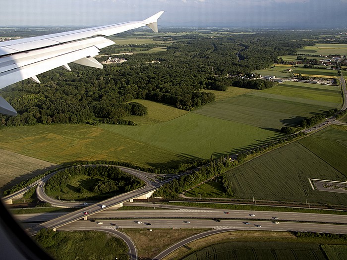 Bayern - Landkreis Freising: Isarauen Anschlussstelle Freising-Süd Bundesautobahn A 92 Luftbild aerial photo