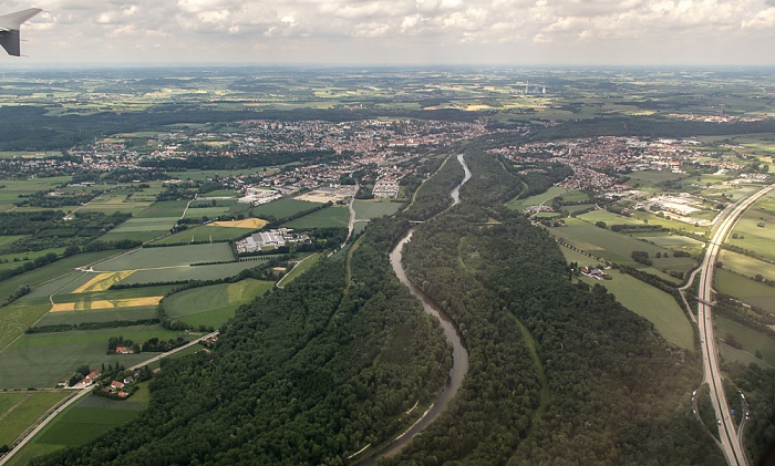 Bayern - Landkreis Freising: Isar, Isarauen, Freising Anschlussstelle Freising-Mitte Bundesautobahn A 92 Luftbild aerial photo