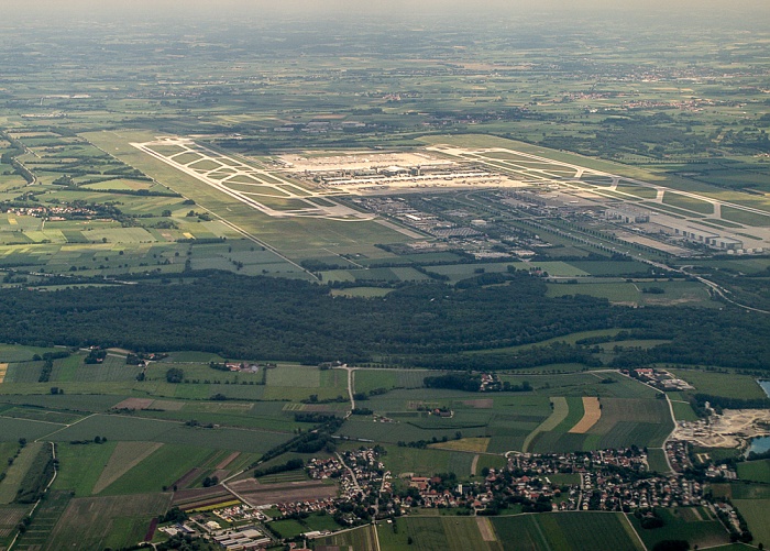 Bayern - Landkreis Freising (v.u.): Pulling, Isarauen, Flughafen Franz Josef Strauß Landkreis Freising