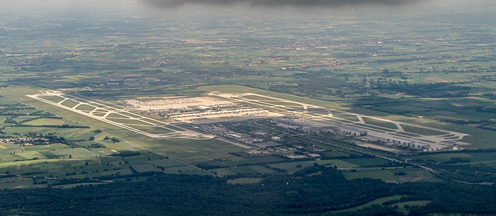 Bayern - Landkreis Freising: Isarauen, Flughafen Franz Josef Strauß Luftbild aerial photo