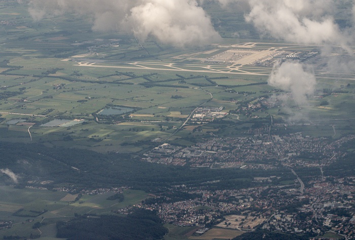 Bayern - Landkreis Freising: Freising, Isarauen, Flughafen Franz Josef Strauß Luftbild aerial photo