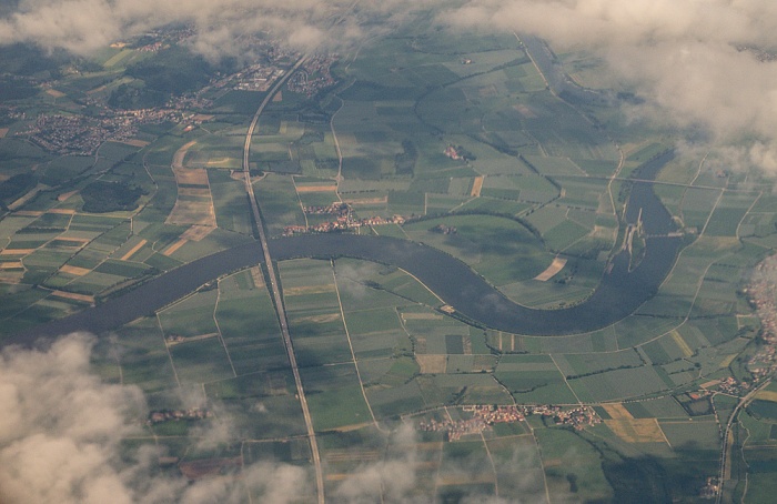 Bayern - Landkreis Regensburg: Bundesautobahn A 3, Donau Anschlussstelle Wörth an der Donau / Wiesent Wiesent Wörth an der Donau Luftbild aerial photo