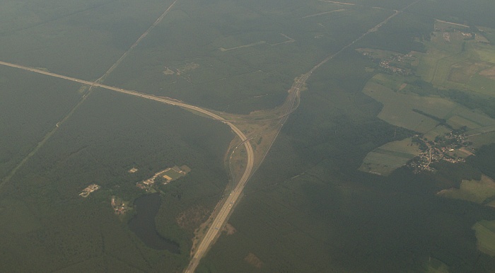 Brandenburg - Landkreis Dahme-Spreewald: Autobahndreieck Spreeau Bundesautobahn A 10 Bundesautobahn A 12 Dannenreich Heidesee Uckleysee Luftbild aerial photo